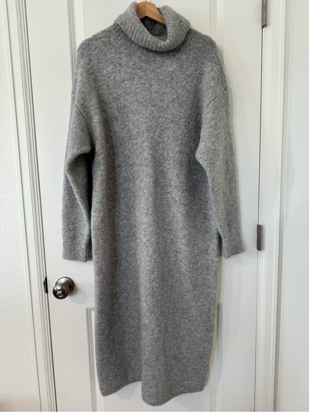NWT Aritzia Taylor Midi Sweater Dress in Heather Chrome